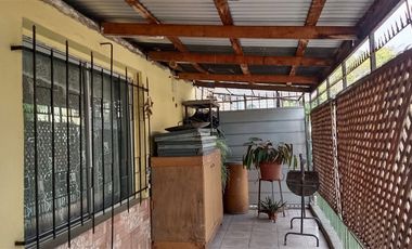 Casa en Venta en Santa Rosa paradero 22 y 1/2 una cuadra hacia cordillera. frente a Capilla Los Misioneros