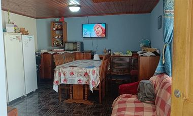 Casa en Venta en Santa Rosa paradero 22 y 1/2 una cuadra hacia cordillera. frente a Capilla Los Misioneros