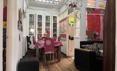Casa en Venta en Propiedad Gran Terreno con Tres propiedades, Recoleta