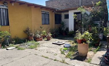 Casa en Venta en Propiedad Gran Terreno con Tres propiedades, Recoleta