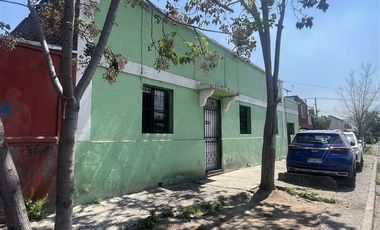 Casa en Venta en Propiedad Gran Terreno con Tres propiedades, Recoleta