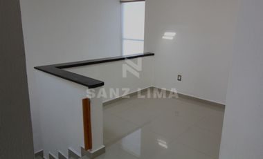 Residencial Santa Maria: Casa en venta con jardín, jacuzzi y terraza.