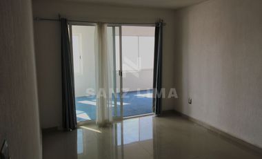 Residencial Santa Maria: Casa en venta con jardín, jacuzzi y terraza.