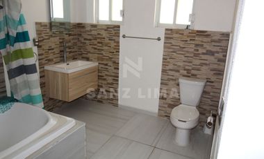 Residencial Santa Maria: Casa en venta con jardín, jacuzzi y terraza.