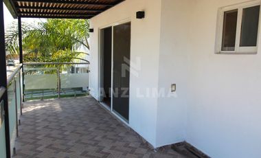 Residencial Santa Maria: Casa en venta con jardín, jacuzzi y terraza.