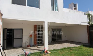 Residencial Santa Maria: Casa en venta con jardín, jacuzzi y terraza.