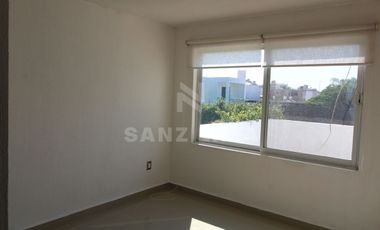 Residencial Santa Maria: Casa en venta con jardín, jacuzzi y terraza.