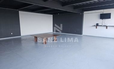 Celaya, Centro:  Amplio y moderno edificio para oficinas con estacionamiento.