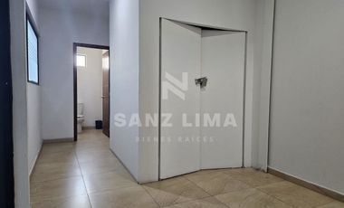 Celaya, Centro:  Amplio y moderno edificio para oficinas con estacionamiento.
