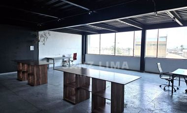 Celaya, Centro:  Amplio y moderno edificio para oficinas con estacionamiento.