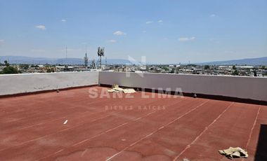 Celaya, Centro:  Amplio y moderno edificio para oficinas con estacionamiento.