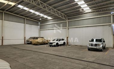 Celaya, Centro:  Amplio y moderno edificio para oficinas con estacionamiento.