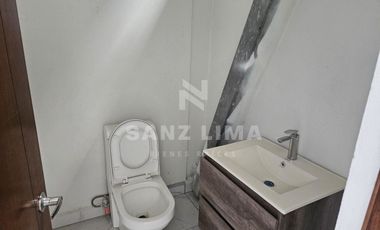 Celaya, Centro:  Amplio y moderno edificio para oficinas con estacionamiento.