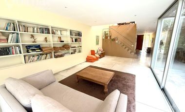 Imponente casa en el límite de Palermo y Villa Crespo — Julián Álvarez entre Córdoba y Lerma
