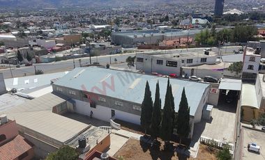 Inmueble comercial en venta, locales comercial, bodega y salón de eventos.