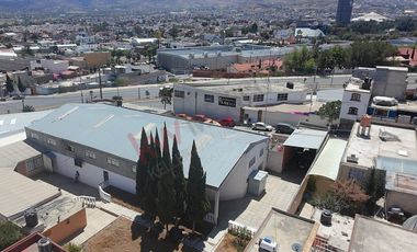 Inmueble comercial en venta, locales comercial, bodega y salón de eventos.