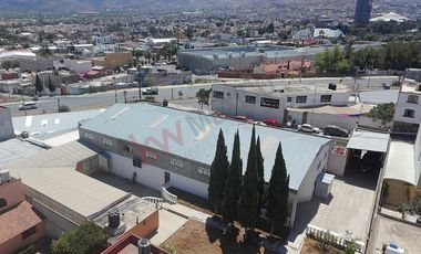 Inmueble comercial en venta, locales comercial, bodega y salón de eventos.