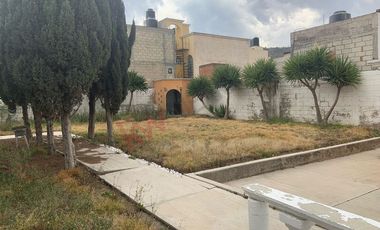 Inmueble comercial en venta, locales comercial, bodega y salón de eventos.