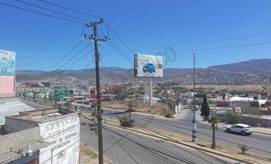 Inmueble comercial en venta, locales comercial, bodega y salón de eventos.
