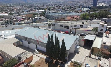 Inmueble comercial en venta, locales comercial, bodega y salón de eventos.