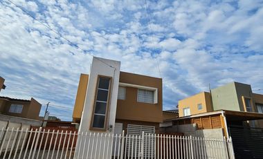 SE ARRIENDA HERMOSA CASA 3 DORMITORIOS Y 2 BAÑOS COQUIMBO