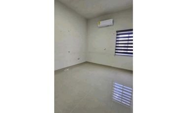 Casa moderna semi nueva en VENTA en Fracc. SANTA CLARA