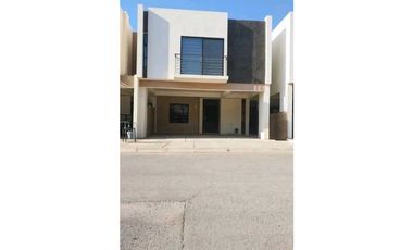 Casa moderna semi nueva en VENTA en Fracc. SANTA CLARA