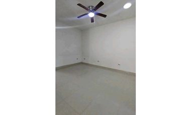 Casa moderna semi nueva en VENTA en Fracc. SANTA CLARA