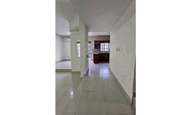 Casa moderna semi nueva en VENTA en Fracc. SANTA CLARA