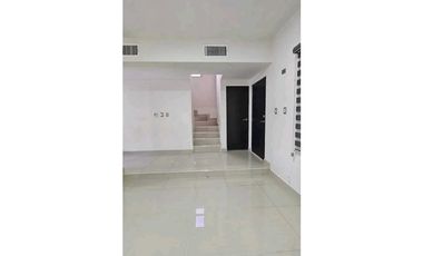 Casa moderna semi nueva en VENTA en Fracc. SANTA CLARA