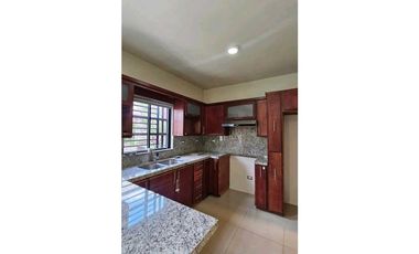 Casa moderna semi nueva en VENTA en Fracc. SANTA CLARA