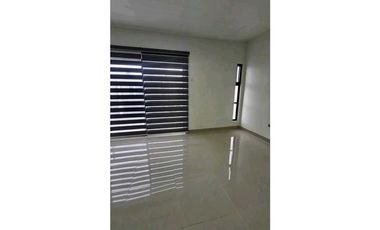 Casa moderna semi nueva en VENTA en Fracc. SANTA CLARA