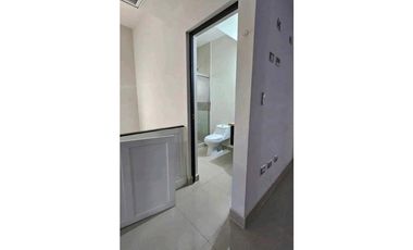 Casa moderna semi nueva en VENTA en Fracc. SANTA CLARA