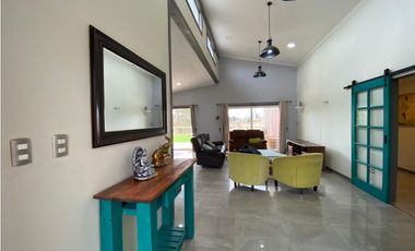 SE VENDE HERMOSA CASA EN CONDOMINIO