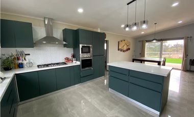 SE VENDE HERMOSA CASA EN CONDOMINIO