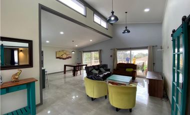 SE VENDE HERMOSA CASA EN CONDOMINIO