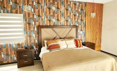 Casa con acción incluida en venta en privada en el Yucatán Country Club.