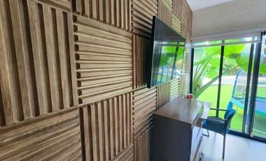 Casa con acción incluida en venta en privada en el Yucatán Country Club.