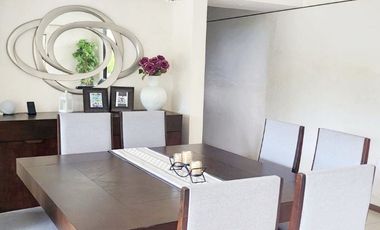 Casa con acción incluida en venta en privada en el Yucatán Country Club.