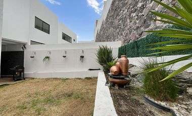 Casa Amueblada en Renta con Amplio Jardín
