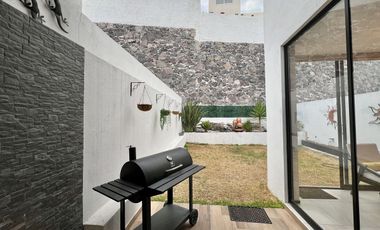 Casa Amueblada en Renta con Amplio Jardín