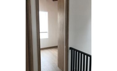 HERMOSA CASA ACABADOS DE LUJO PARA ESTRENAR EN LA CEJA