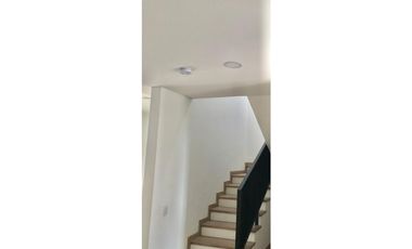 HERMOSA CASA ACABADOS DE LUJO PARA ESTRENAR EN LA CEJA