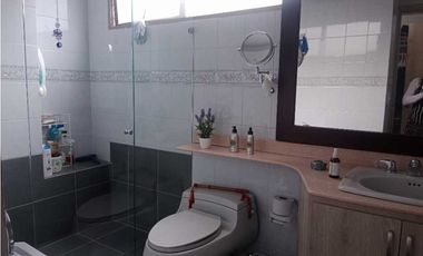 Se vende amplio Apto en San Lucas poblado