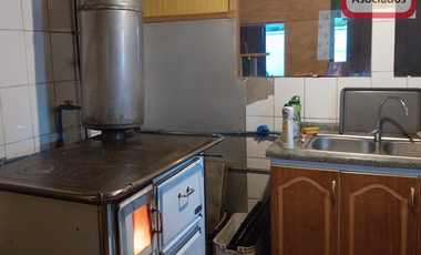 En Venta Casa, mas Local comercial, mas Deptos, Melipeuco.