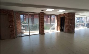 OFICINA EN ARRIENDO SECTOR CASTROPOL - POBLADO
