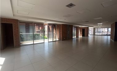 OFICINA EN ARRIENDO SECTOR CASTROPOL - POBLADO