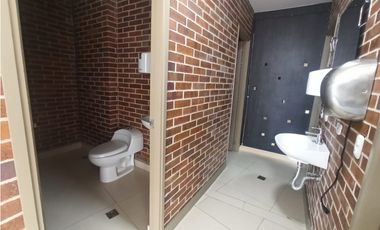 OFICINA EN ARRIENDO SECTOR CASTROPOL - POBLADO