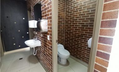 OFICINA EN ARRIENDO SECTOR CASTROPOL - POBLADO