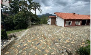 Vendo Acogedora Casa Campestre en unidad cerrada en Copacabana